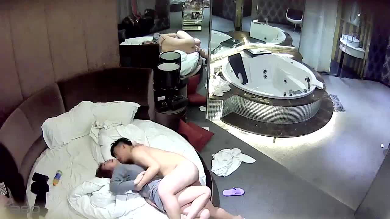 Camera quay được dâm nữ đã vô khách sạn lại còn ra vẻ như bị hấp diêm