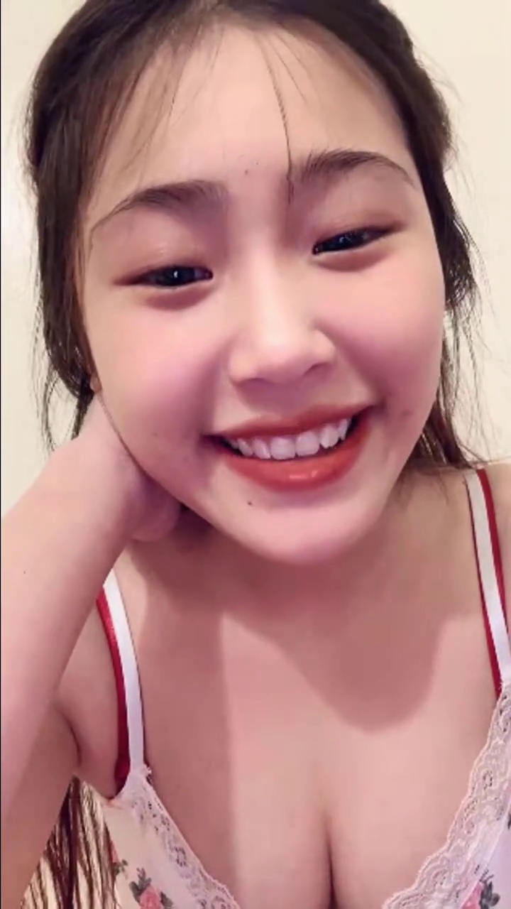 Tiktoker Thỏ Baby lộ clip hot body non mượt