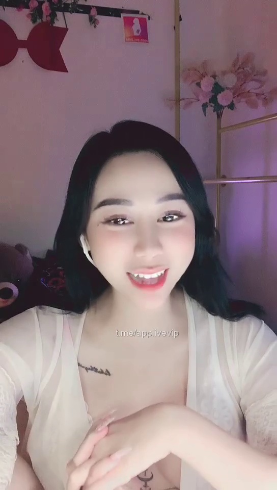 Idol Ni vú to livestream tìm kiếm phi công trẻ và khỏe