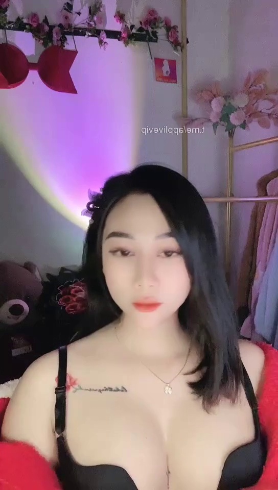 Tâm sự với em Linh vú to chỉ thích phi công trẻ