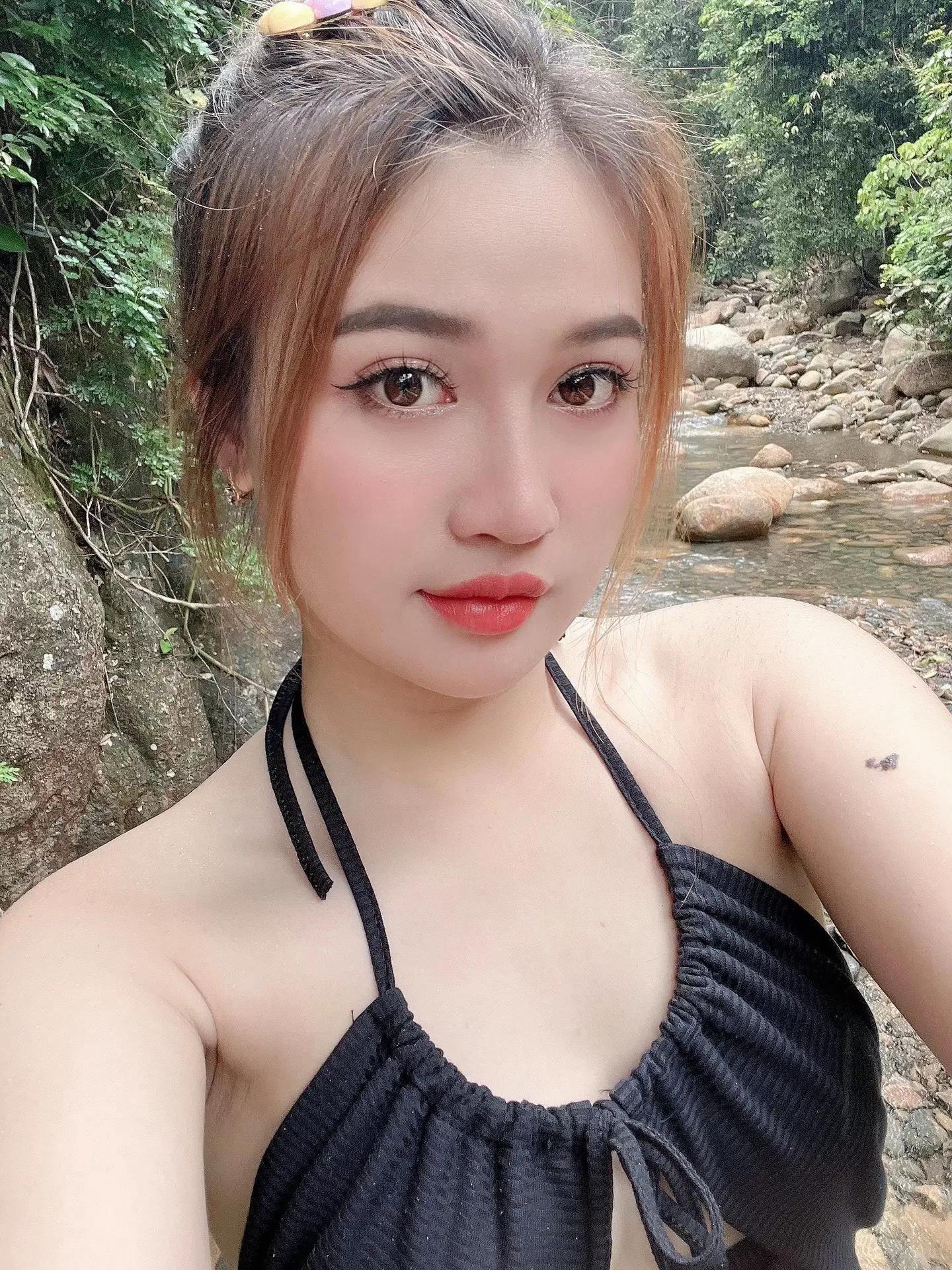 Tiktok Quỳnh Mai đang nuôi học phí lộ clip hot