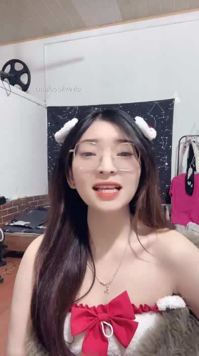 Múi mít 4 mắt lên sóng cùng bộ lông mượt, lún phún