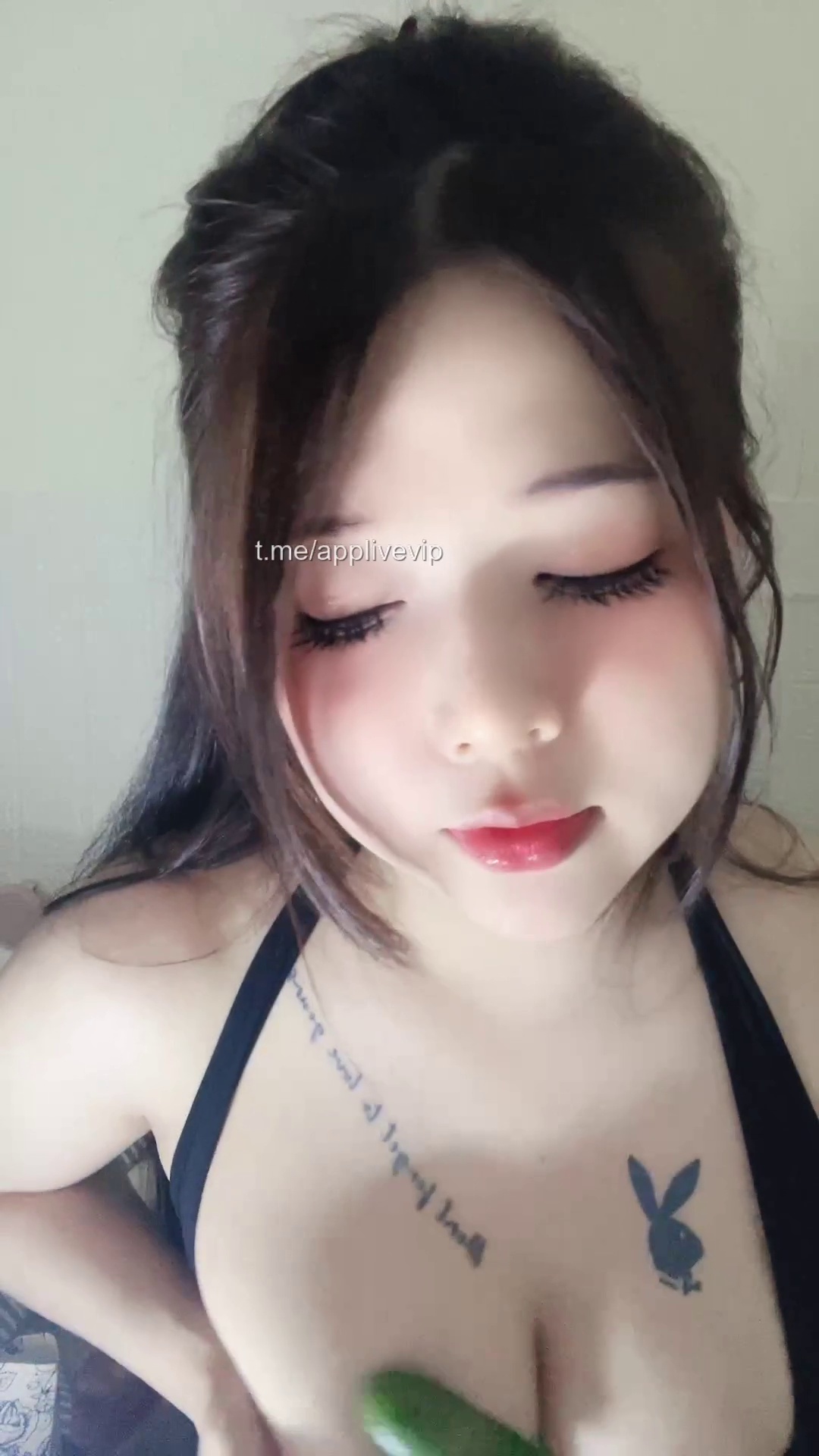 Ế khách quá, thôi mang dưa ra mút vậy