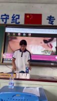 Lớp học này đang giảng dạy môn gì vậy em?