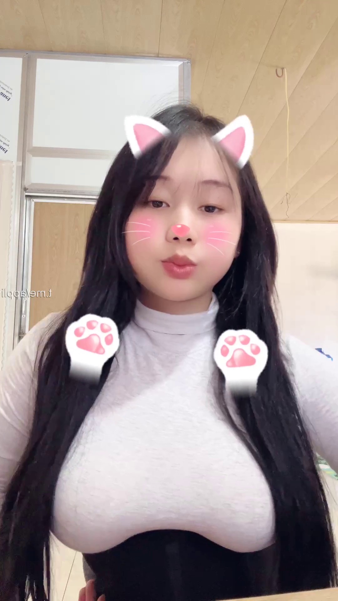 Mèo xinh nhưng mất trinh từ lâu rồi anh ơi