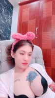 Lên live để khoe cái quần đùi mới mua