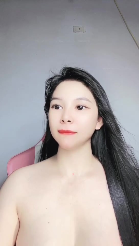 Ly Xù thèm chim nhưng lúc nào cũng bàn luận tài với chả xỉu