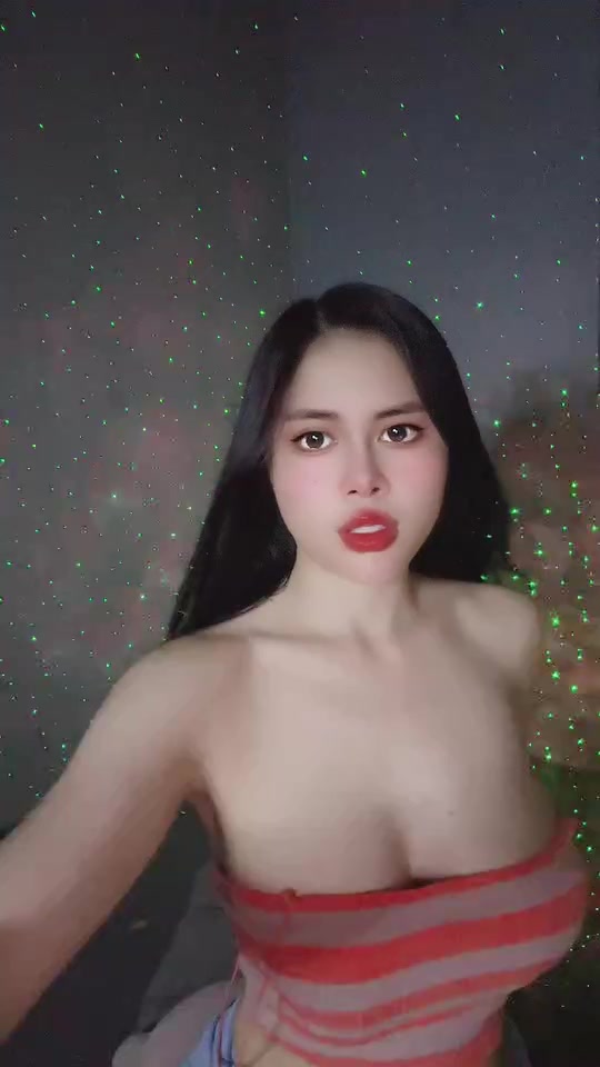 Thỏ Trắng Bigo Live ngực nở mông cong sexy
