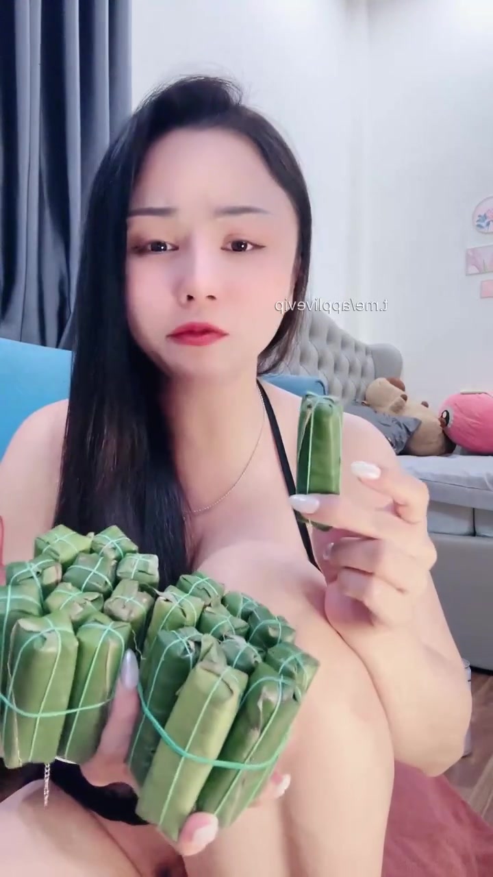 Bé Linh Nhi uống bia rồi thủ dâm cực phê