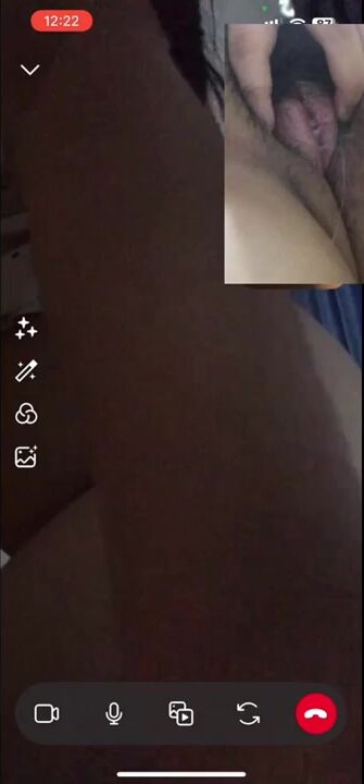 Video call với em Thùy Linh 2k3
